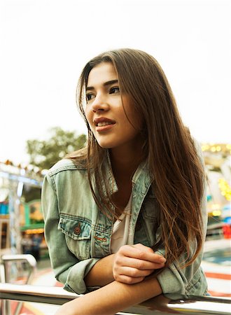 Close-up portrait of teenage girl at amusement park, Germany Foto de stock - Sin royalties Premium, Código: 600-07156188