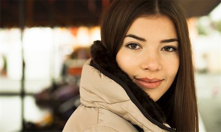 Portrait of Young Woman at Amusement Park, Mannheim, Baden-Wurttermberg, Germany Foto de stock - Sin royalties Premium, Código: 600-07156271