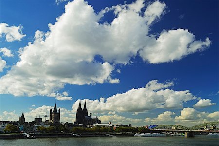 Cologne Cathedral and Rhine River, Cologne, North Rhine-Westphalia, Germany Foto de stock - Sin royalties Premium, Código: 600-07199441