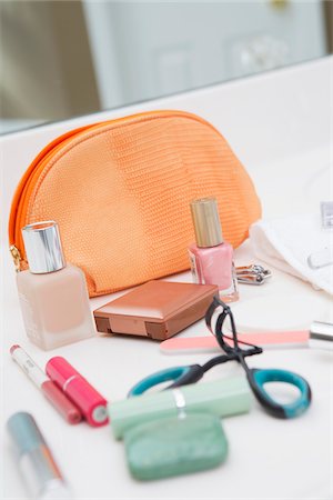 Women's cosmetic travel bag on bathroom counter, with makeup and other beauty products Stock Photo - Premium Royalty-Free, Code: 600-07199737