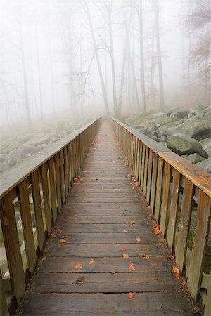 Wooden bridge in early morning mist, popular destination, Felsenmeer, Odenwald, Hesse, Germany, Europe Stockbilder - Premium RF Lizenzfrei, Bildnummer: 600-07199791