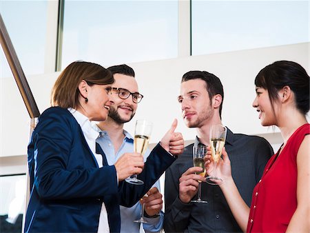 simsearch:600-07311402,k - Mature businesswoman toasting group of young business people with glasses of champagne, Germany Foto de stock - Sin royalties Premium, Código: 600-07199958