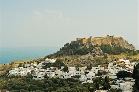 Lindos town and Acropolis of Lindos, Rhodes, Dodecanese, Aegean Sea, Greece, Europe Photographie de stock - Premium Libres de Droits, Code: 600-07199972