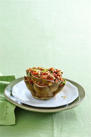 Artichoke Stuffed with Pork, Breadcrumbs, Red Pepper, Celery, Red Onion, Basil, and Cheese, Studio Shot Photographie de stock - Premium Libres de Droits, Code: 600-07204051