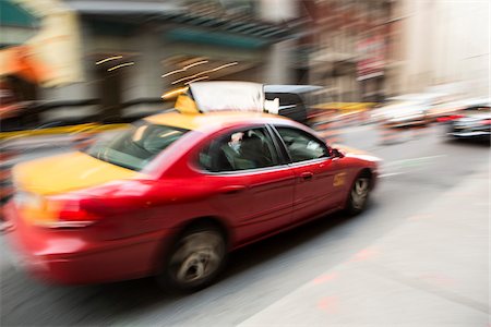 Blurred Taxi Cab on City Street, Toronto, Ontario, Canada Foto de stock - Sin royalties Premium, Código: 600-07237579