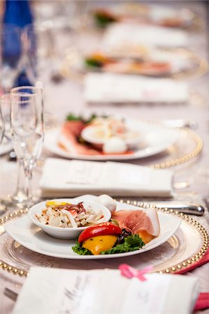 servicio de banquetes - Appetizers at Place Setting at Wedding Reception, Toronto, Ontario, Canada Photographie de stock - Premium Libres de Droits, Code: 600-07237824