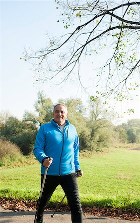 personas mayores solamente - Senior Man Nordic Walking, Mannheim, Baden-Wurttemberg, Germany Foto de stock - Sin royalties Premium, Código: 600-07237882