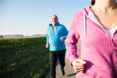 Couple Jogging Outdoors, Mannheim, Baden-Wurttemberg, Germany Foto de stock - Sin royalties Premium, Código: 600-07237890