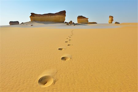 formation rocheuse - Footprints in Desert Landscape, Matruh Governorate, Libyan Desert, Sahara Desert, Egypt, Africa Photographie de stock - Premium Libres de Droits, Code: 600-07279244