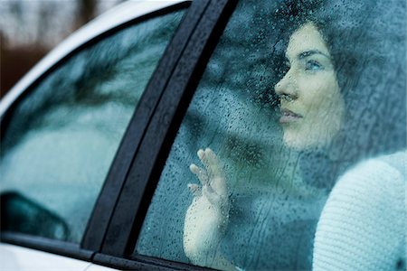 raindrop window - Young Woman in Car on Rainy Day, Mannheim, Baden-Wurttemberg, Germany Foto de stock - Sin royalties Premium, Código: 600-07310956