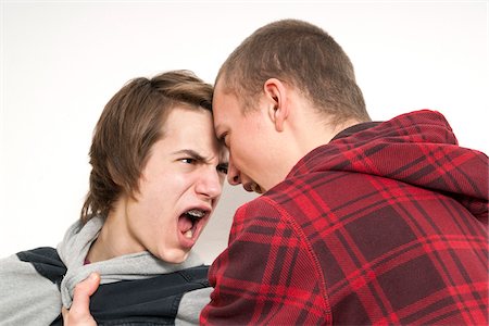 Close-up of two teenage boys fighting and screaming at each other, studio shot on white background Foto de stock - Sin royalties Premium, Código: 600-07311024