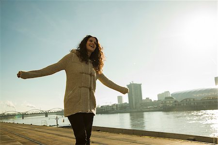 simsearch:600-07310998,k - Teenage girl outdoors, standing next to river at loading dock, Mannheim, Germany Foto de stock - Sin royalties Premium, Código: 600-07311100