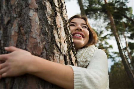 simsearch:600-06355260,k - Young Woman Hugging Tree Trunk, Mannheim, Baden-Wurttemberg, Germany Foto de stock - Sin royalties Premium, Código: 600-07368554