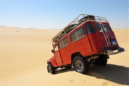 Four Wheel Drive Car in Desert, Matruh, Great Sand Sea, Libyan Desert, Sahara Desert, Egypt, North Africa, Africa Foto de stock - Sin royalties Premium, Código: 600-07431228
