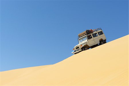 Four Wheel Drive Car in Desert, Matruh, Great Sand Sea, Libyan Desert, Sahara Desert, Egypt, North Africa, Africa Foto de stock - Sin royalties Premium, Código: 600-07431223