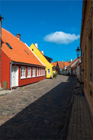danemark - Typical painted houses and Cobblestone Street, Aeroskobing Village, Aero Island, Jutland Peninsula, Region Syddanmark, Denmark, Europe Photographie de stock - Premium Libres de Droits, Code: 600-07451020