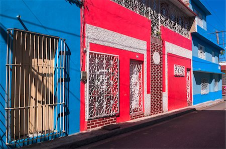 pavement lines - Colorful buildings, street scene, Sanctis Spiritus, Cuba, West Indies, Caribbean Stock Photo - Premium Royalty-Free, Code: 600-07487306