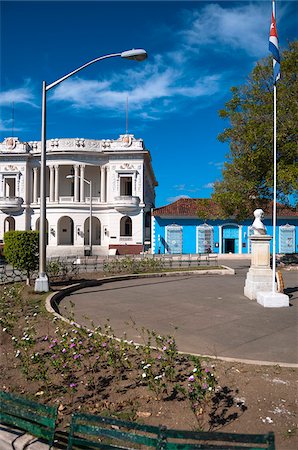 park bench nobody - Parque Serafin Sanchez, Sanctis Spiritus, Cuba, West Indies, Caribbean Stock Photo - Premium Royalty-Free, Code: 600-07487300