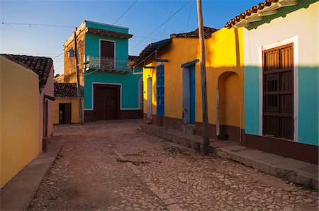 Colorful buildings on cobblestone street, Trinidad, Cuba, West Indies, Caribbean Photographie de stock - Premium Libres de Droits, Code: 600-07487316