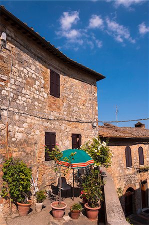 simsearch:851-02960874,k - View of building with balcony garden, San Gimignano, Province of Siena, Tuscany, Italy Photographie de stock - Premium Libres de Droits, Code: 600-07487427