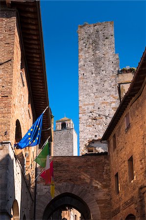 Buildings and Flags, San Gimignano, Province of Siena, Tuscany, Italy Foto de stock - Sin royalties Premium, Código: 600-07487430