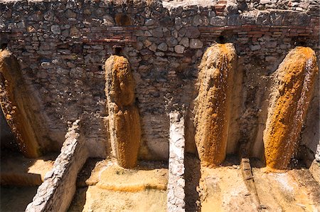 Ancient Thermal Shower, Bagno Vignoni, Val d'Orcia, Siena, Tuscany, Italy Stock Photo - Premium Royalty-Free, Code: 600-07487468