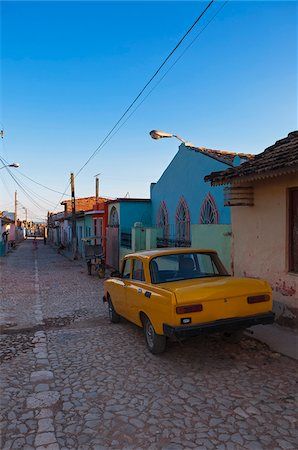 simsearch:6119-08266509,k - Street Scene with Old Car, Trinidad de Cuba, Cuba Foto de stock - Sin royalties Premium, Código: 600-07487510