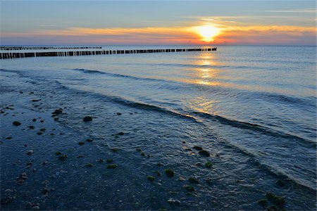 Sunset over Baltic Sea, Wustrow, Fischland-Darss-Zingst, Mecklenburg-Vorpommern, Germany Stock Photo - Premium Royalty-Free, Code: 600-07487555