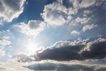 Sun and Clouds in Sky, Kaarst, North Rhine-Westphalia, Germany Foto de stock - Sin royalties Premium, Código: 600-07487629