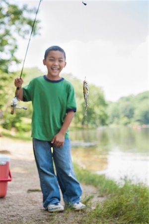 Boy Excited having Caught a small Fish, Lake Fairfax, Reston, Virginia, USA Photographie de stock - Premium Libres de Droits, Code: 600-07529192