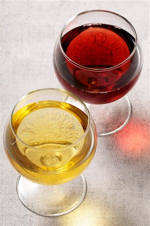 Glasses of Red Wine and White Wine, Studio Shot Stock Photo - Premium Royalty-Free, Code: 600-07584869