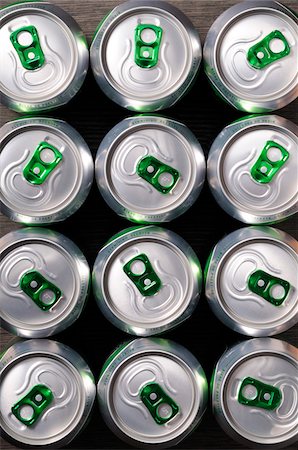 dozen - Overhead View of Pop Cans Foto de stock - Sin royalties Premium, Código: 600-07584862