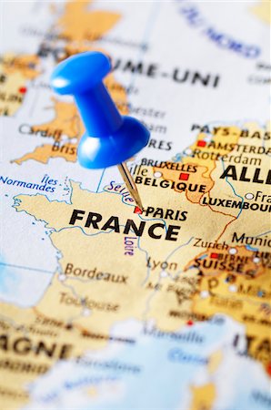 punaise - Push Pin in Paris, France on Map Photographie de stock - Premium Libres de Droits, Code: 600-07584876
