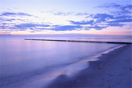 Groyne before Sunrise, Baltic Sea, Zingst, Darss, Fischland-Darss-Zingst, Mecklenburg-Western Pomerania, Germany Foto de stock - Sin royalties Premium, Código: 600-07636982