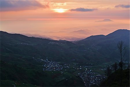 simsearch:600-07656502,k - View from Gunung Sikunir of Dieng Plateau at Sunrise, Java, Indonesia Stock Photo - Premium Royalty-Free, Code: 600-07656468