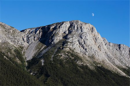 Scenic with Mountains along Alaska Highway, Southern Yukon, Canada Foto de stock - Sin royalties Premium, Código: 600-07650740