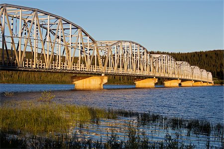 Nisutlin Bay Bridge, Teslin, Yukon, Canada Photographie de stock - Premium Libres de Droits, Code: 600-07650741