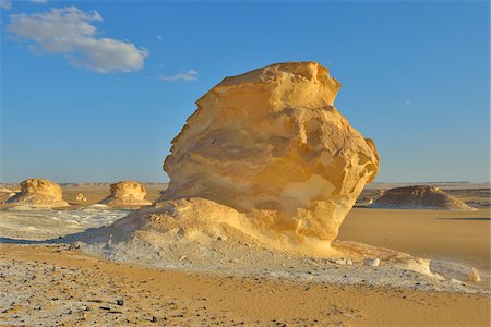 simsearch:700-05821793,k - Rock Formation in White Desert, Libyan Desert, Sahara Desert, New Valley Governorate, Egypt Foto de stock - Sin royalties Premium, Código: 600-07689516
