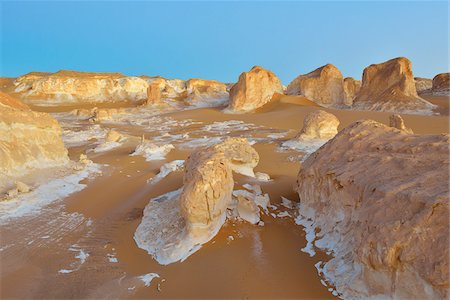 Rock Formations in White Desert, Libyan Desert, Sahara Desert, New Valley Governorate, Egypt Foto de stock - Sin royalties Premium, Código: 600-07689519