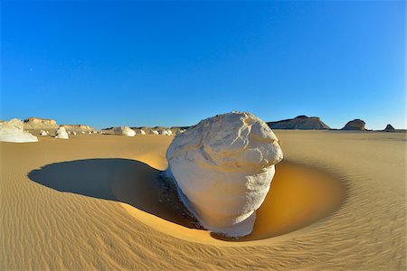 Rock Formation in White Desert, Libyan Desert, Sahara Desert, New Valley Governorate, Egypt Photographie de stock - Premium Libres de Droits, Code: 600-07689530