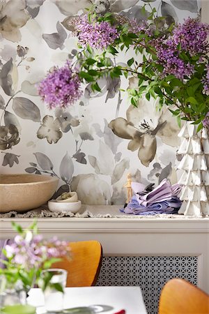 dining room without people - Dining Room with Table Setting and Bowls, Napkins and Purple Flowers Stock Photo - Premium Royalty-Free, Code: 600-07784037