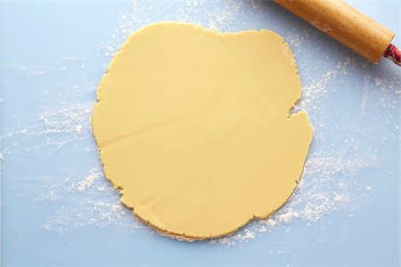 simsearch:640-02772561,k - Overhead View of Sugar Cookie Dough and Rolling Pin, Studio Shot Stock Photo - Premium Royalty-Free, Code: 600-07784420