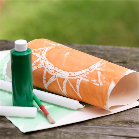 Art Supplies for Painting over Wax Drawings on Picnic Table Outdoors Stock Photo - Premium Royalty-Free, Code: 600-07784458