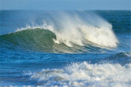 Wave breaking in North Sea, Atlantic Ocean, Helgoland, Germany Foto de stock - Royalty Free Premium, Número: 600-07784538