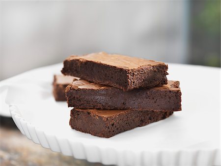 simsearch:600-07203965,k - Stack of Chocolate Brownies on Cake Stand, Studio Shot Stockbilder - Premium RF Lizenzfrei, Bildnummer: 600-07810536