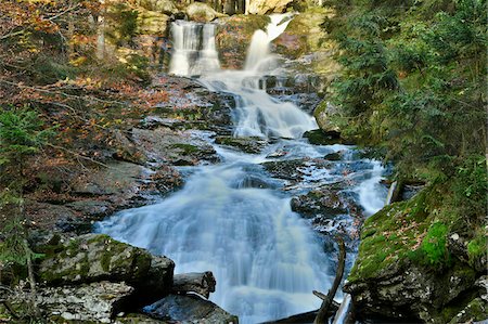 simsearch:841-08357514,k - Scenic view of waterfall and stream in autumn, Bavarian Forest National Park, Bodenmais, Regen District, Bavaria, Germany Photographie de stock - Premium Libres de Droits, Code: 600-07911221