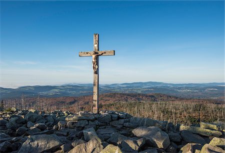 simsearch:6119-09252751,k - Scenic view of a mountain top (Lusen) with crucifix cross at summit, Bavarian Forest National Park, Bavaria, Germany Photographie de stock - Premium Libres de Droits, Code: 600-07911236