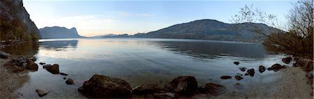 Landscape of Quiet Lake on Sunny Day in Autumn, Lake Mondsee, Austria Foto de stock - Sin royalties Premium, Código: 600-07944967