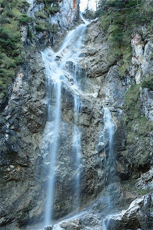 simsearch:600-03720011,k - Waterfall in Mountains near Lake Mondsee in Autumn, Austria Foto de stock - Sin royalties Premium, Código: 600-07944984