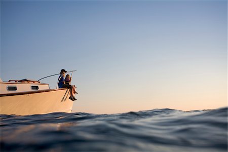 fokus auf hintergrund - Boating on the water of Narragansett Bay in Newport, Rhode Island, USA Stockbilder - Premium RF Lizenzfrei, Bildnummer: 600-07945069